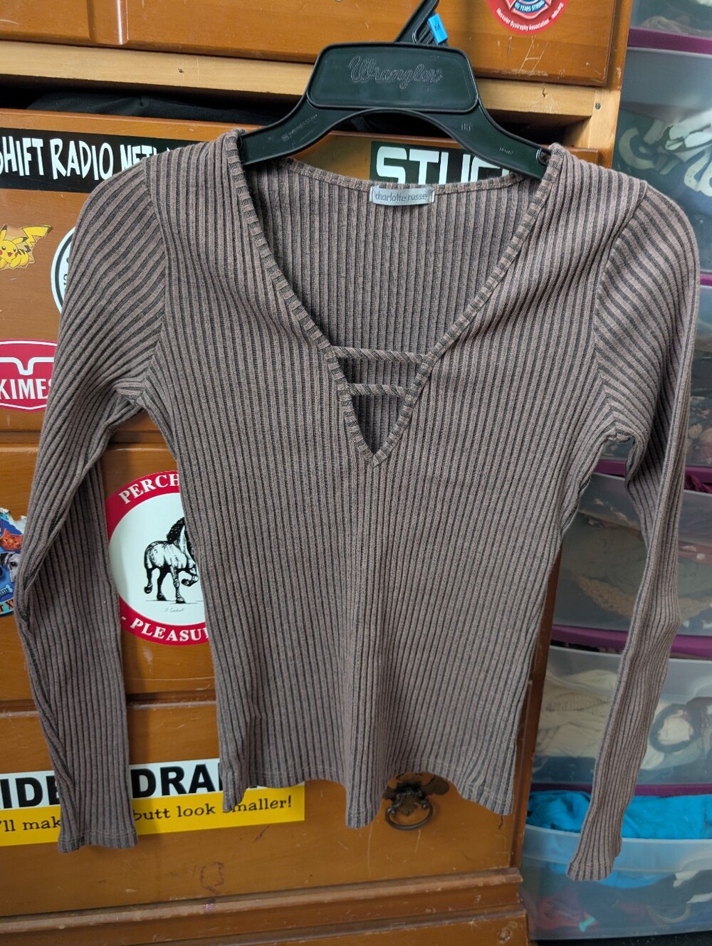 Charlotte Russe Ribbed V-Neck Long Sleeve Top - Mauve Brown